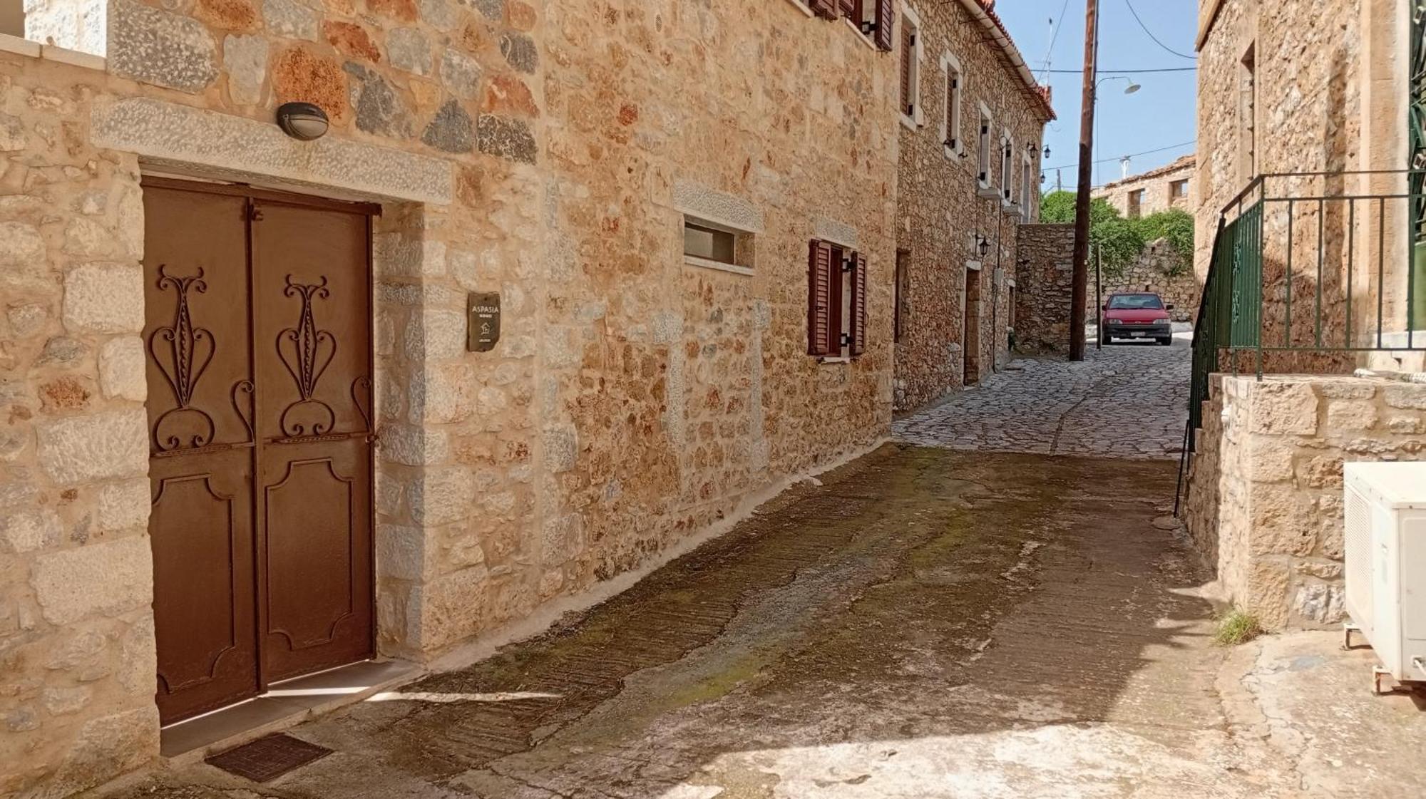 Aspasia House Oitylo Exterior photo