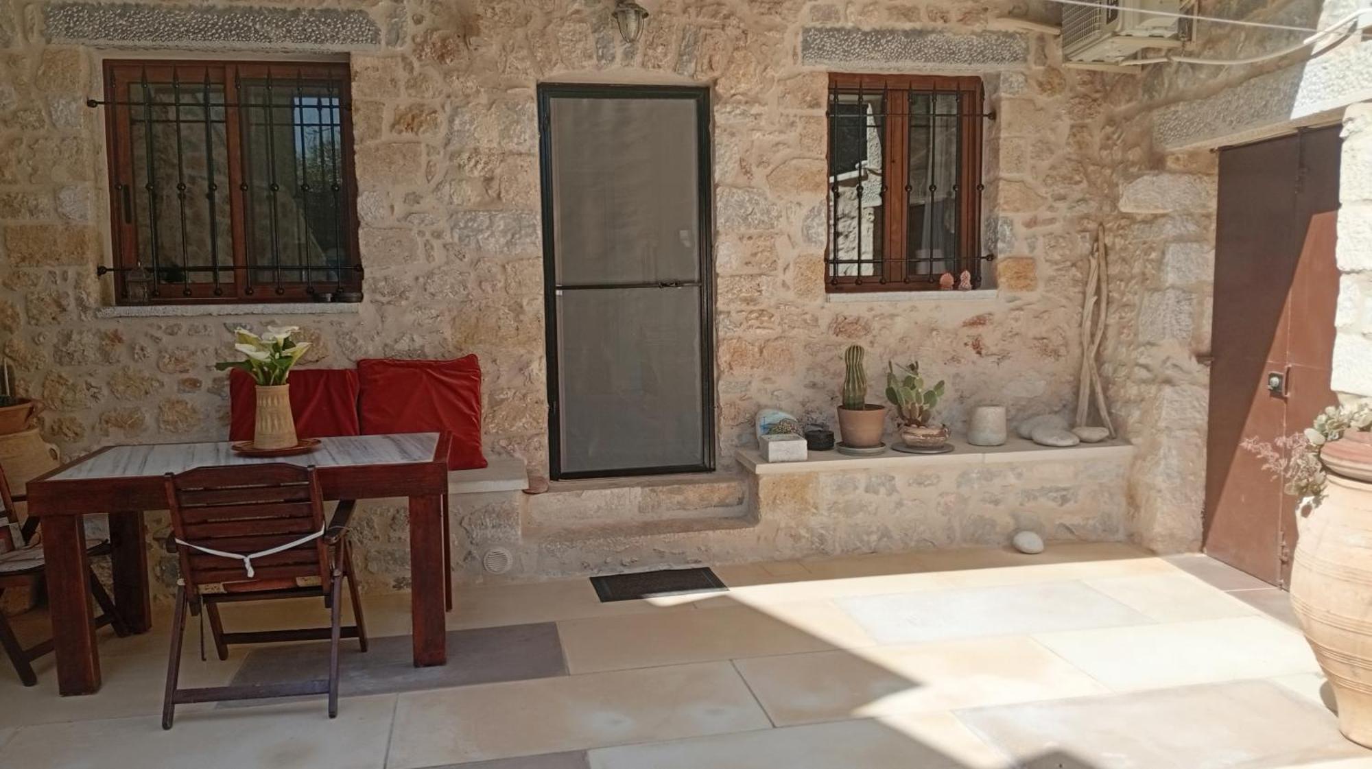 Aspasia House Oitylo Exterior photo
